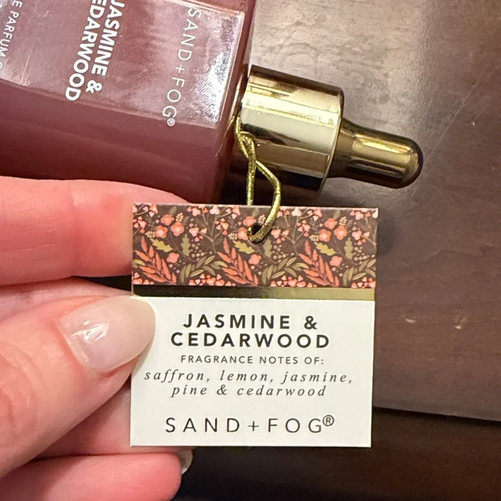 Sand + Fog Jasmine & Cedarwood Perfume Oil - Picture 2 of 3